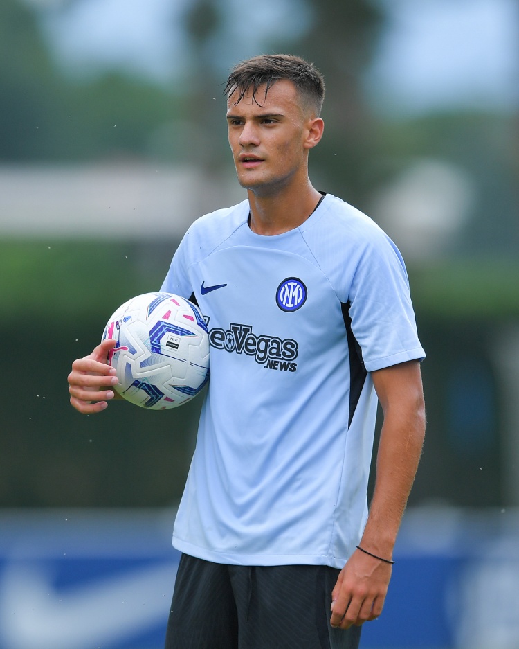 半岛体育注册网址-记者：国米小将斯坦科维奇转会布鲁日即将达交易，转会费1000万欧