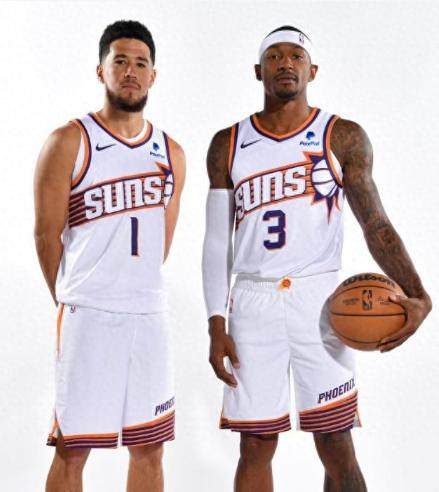 半岛体育注册网址-布克比尔同时缺席比赛！伤病来袭阻碍太阳巨头磨合