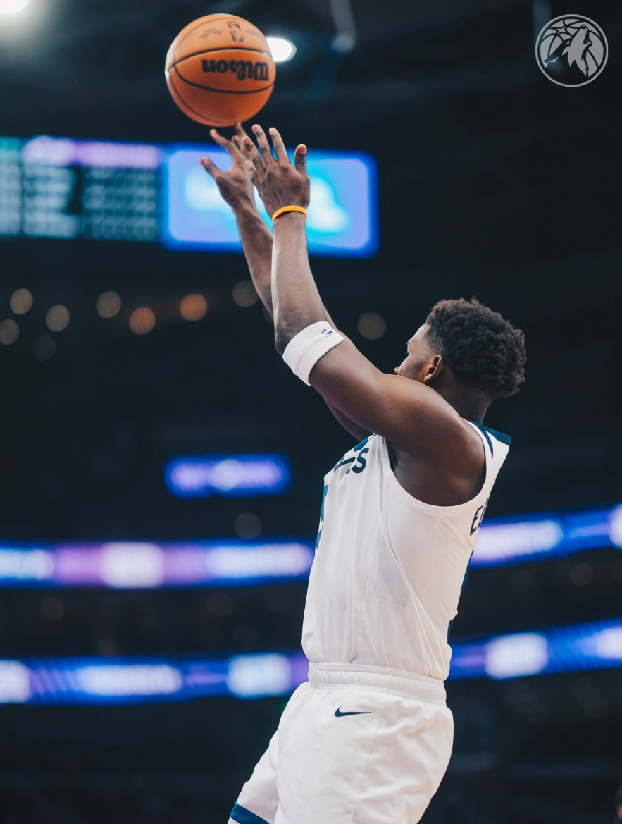 半岛体育娱乐-两战93+14三分全败！华子丢全明星先发陷泥沼？森林狼被火箭反超