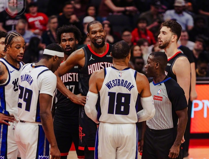 半岛体育注册网址-场均17分，和2.5亿超级顶薪划清界限！作为夺冠热门，你们该考虑拆队|火箭|凯文·杜兰特|申京|明尼苏达森林狼队|弗雷德·范弗里特_新浪体育_新浪新闻